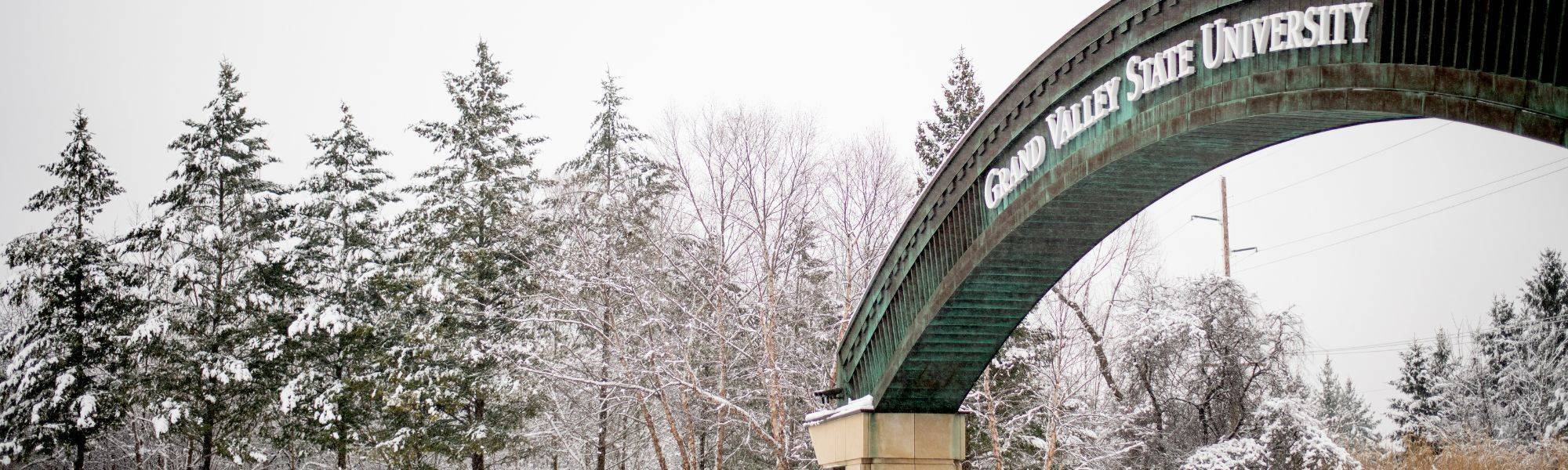 A picture of the GVSU arch in the winter